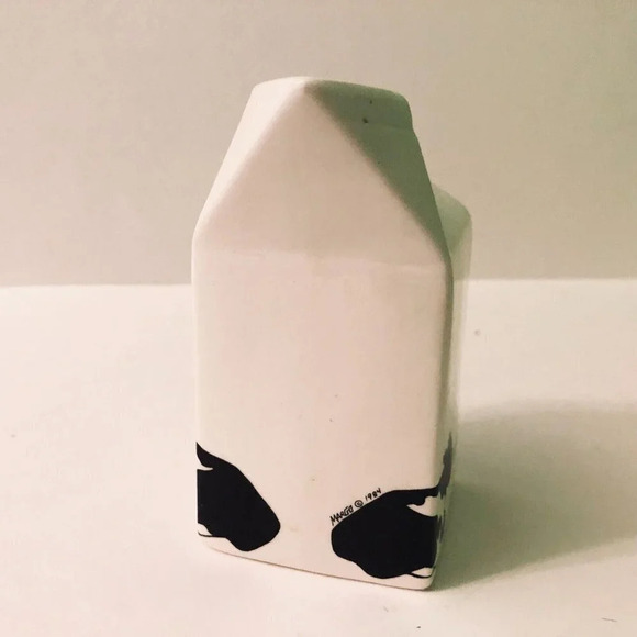 Vtg Margo 1984 Ceramic Milk Carton Creamer Farmhouse 4 Inch Tall - Picture 2 of 15